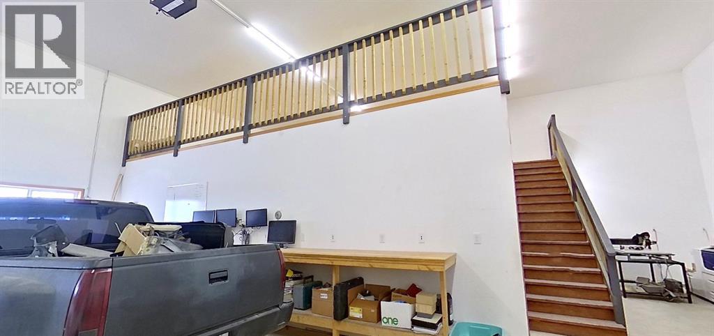 5222 44 Street Property Photo 12