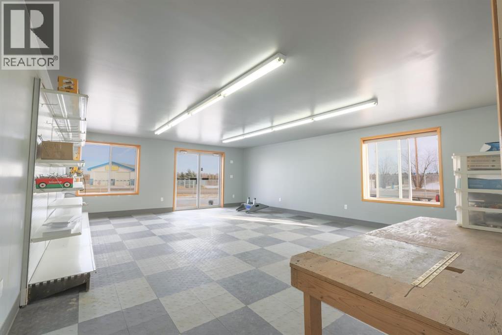 5222 44 Street Property Photo 13