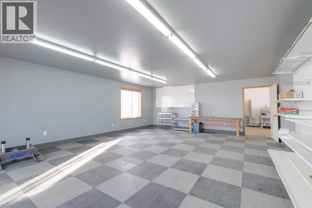 5222 44 Street Property Photo 14