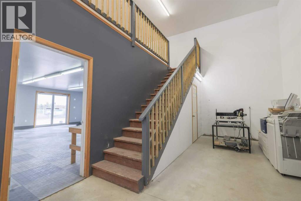 5222 44 Street Property Photo 16