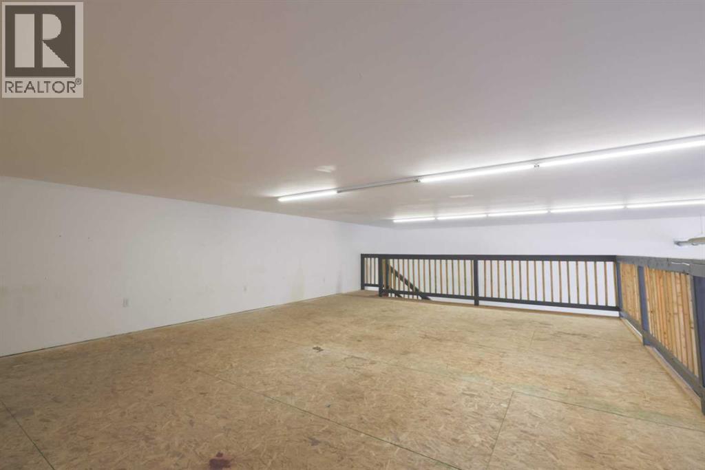 5222 44 Street Property Photo 17