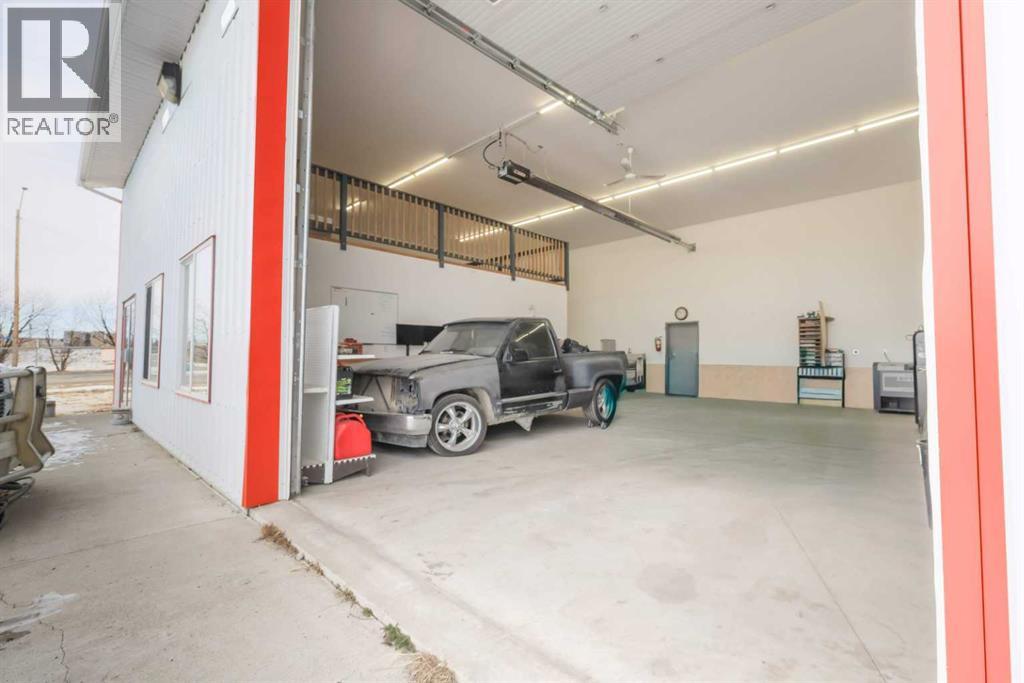 5222 44 Street Property Photo 24