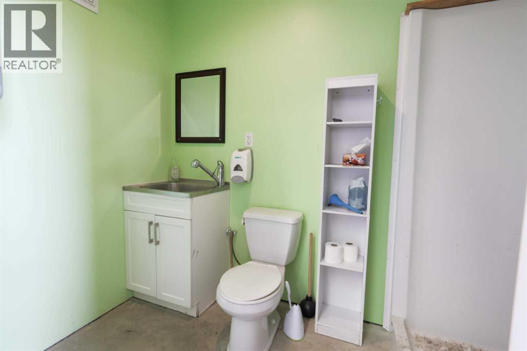 5222 44 Street Property Photo 25