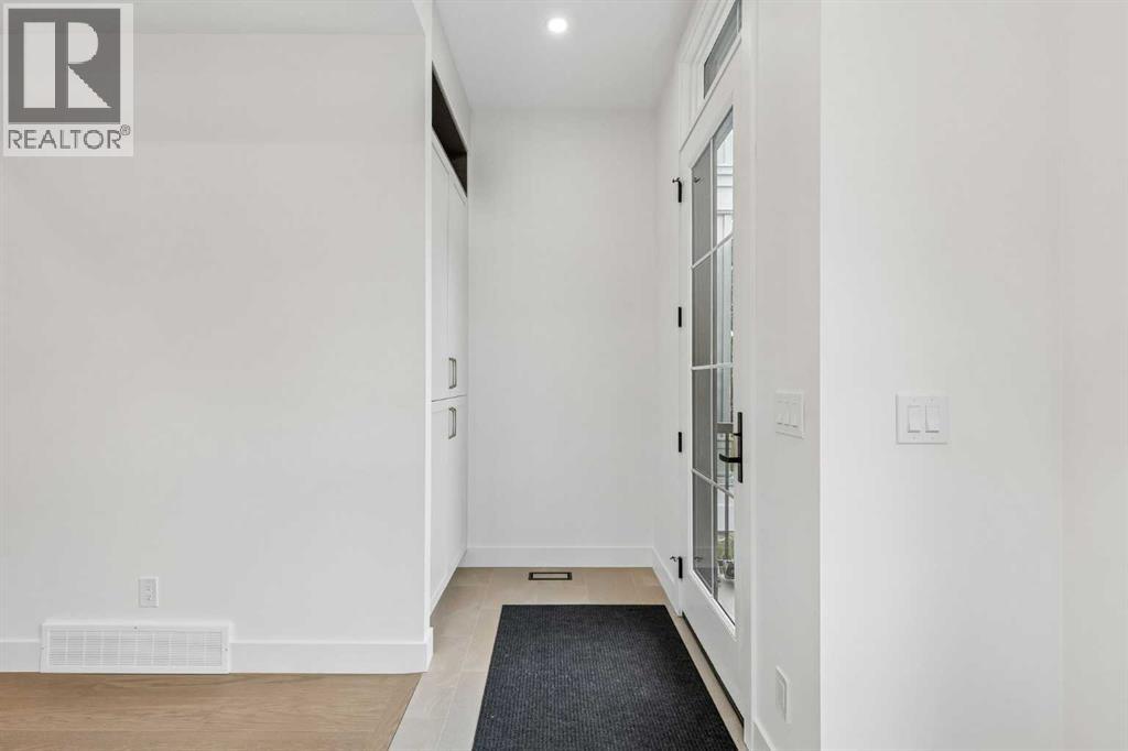 1812 19 Avenue Nw Property Photo 4