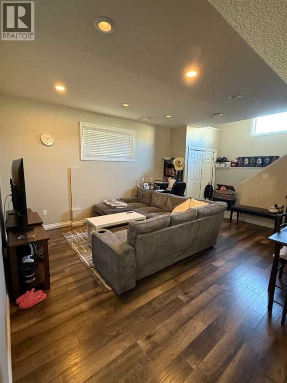 7418 112 Street Property Photo 3