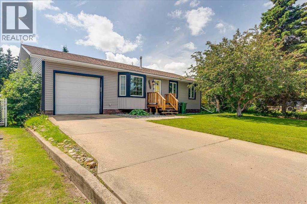 4709 55 Avenue Property Photo 2