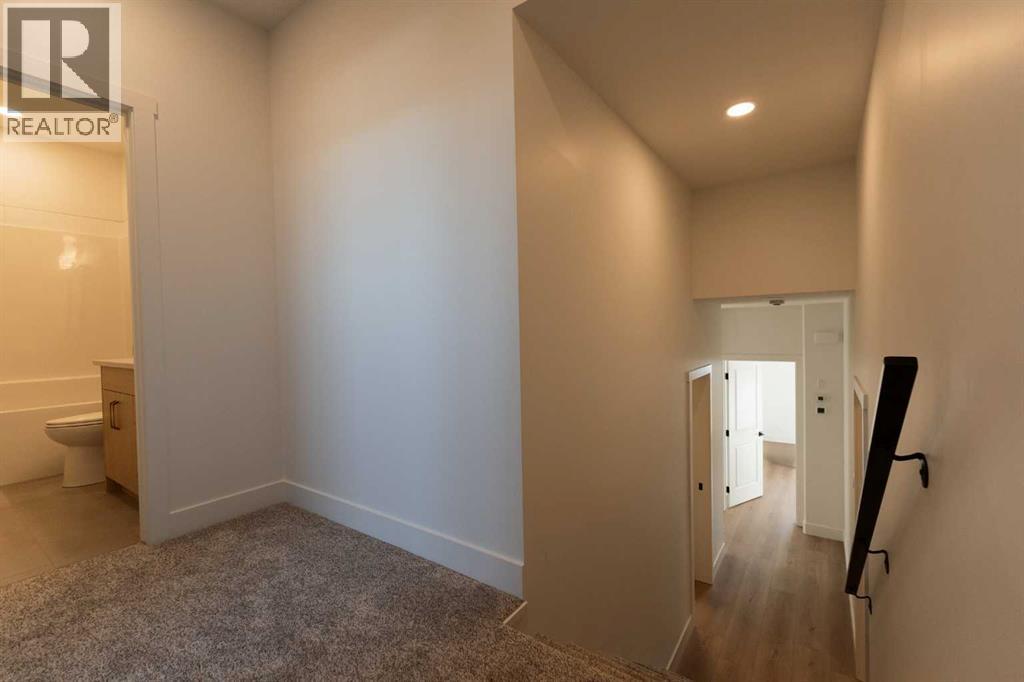 3076 21 Street Property Photo 16