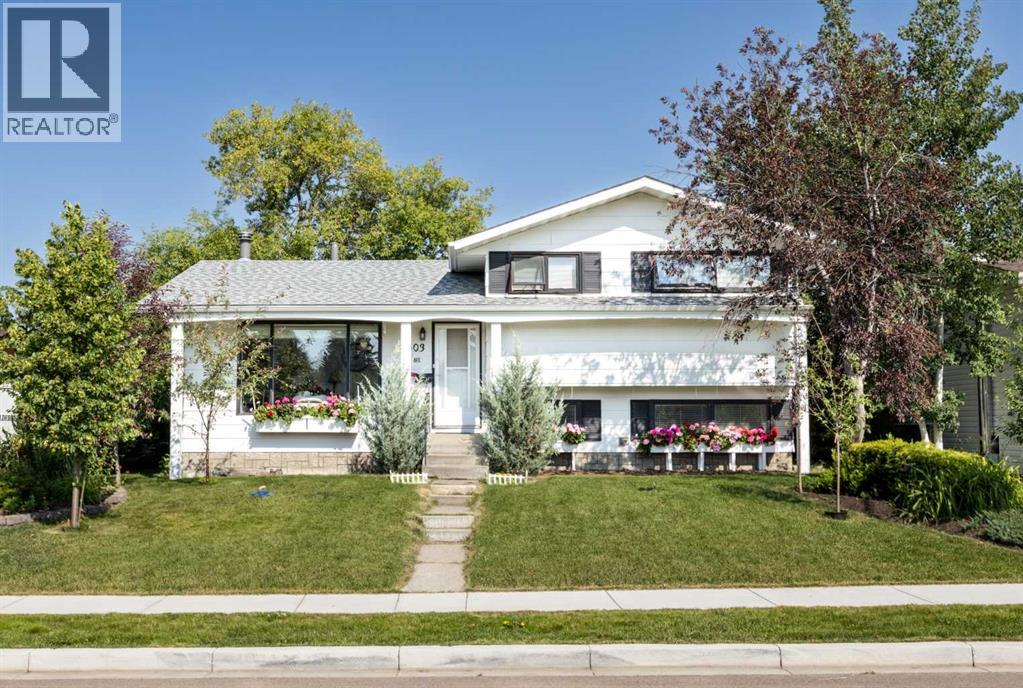 4003 53 Avenue Property Photo 1