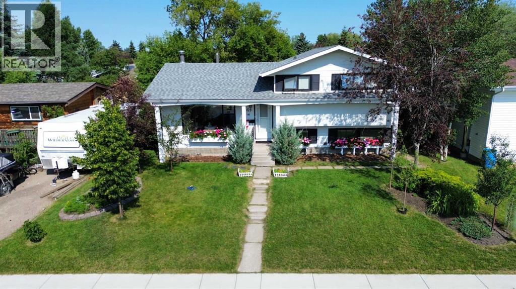 4003 53 Avenue Property Photo 3