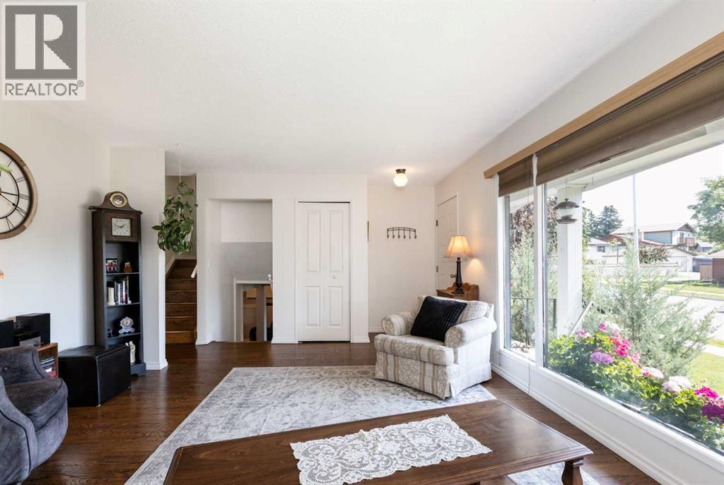 4003 53 Avenue Property Photo 6
