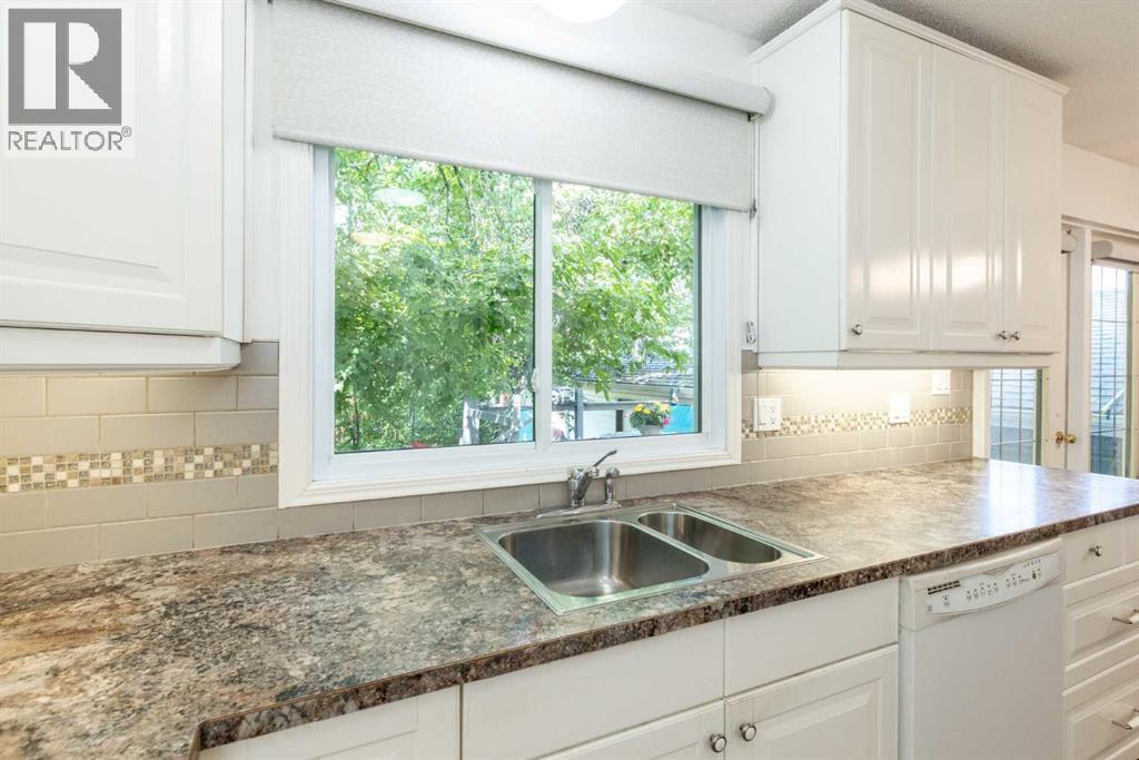 4003 53 Avenue Property Photo 15