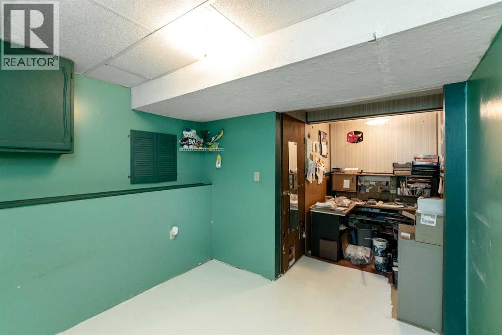 4003 53 Avenue Property Photo 32