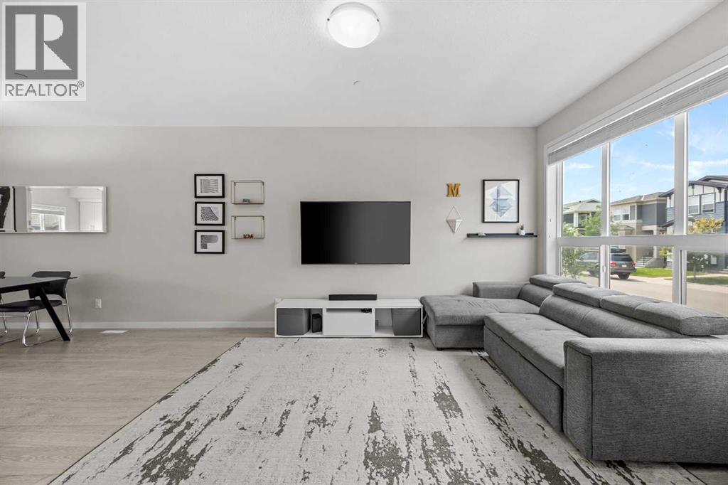 38 Howse Row N Property Photo 4