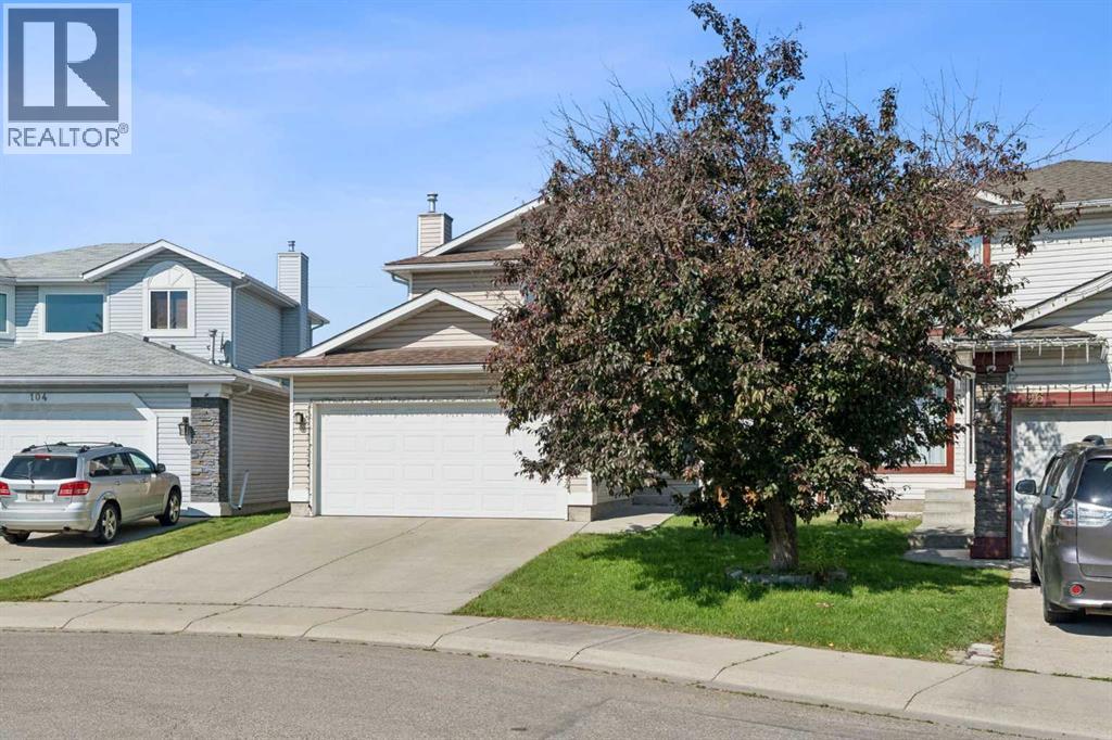 100 Applemont Close Se Property Photo 3