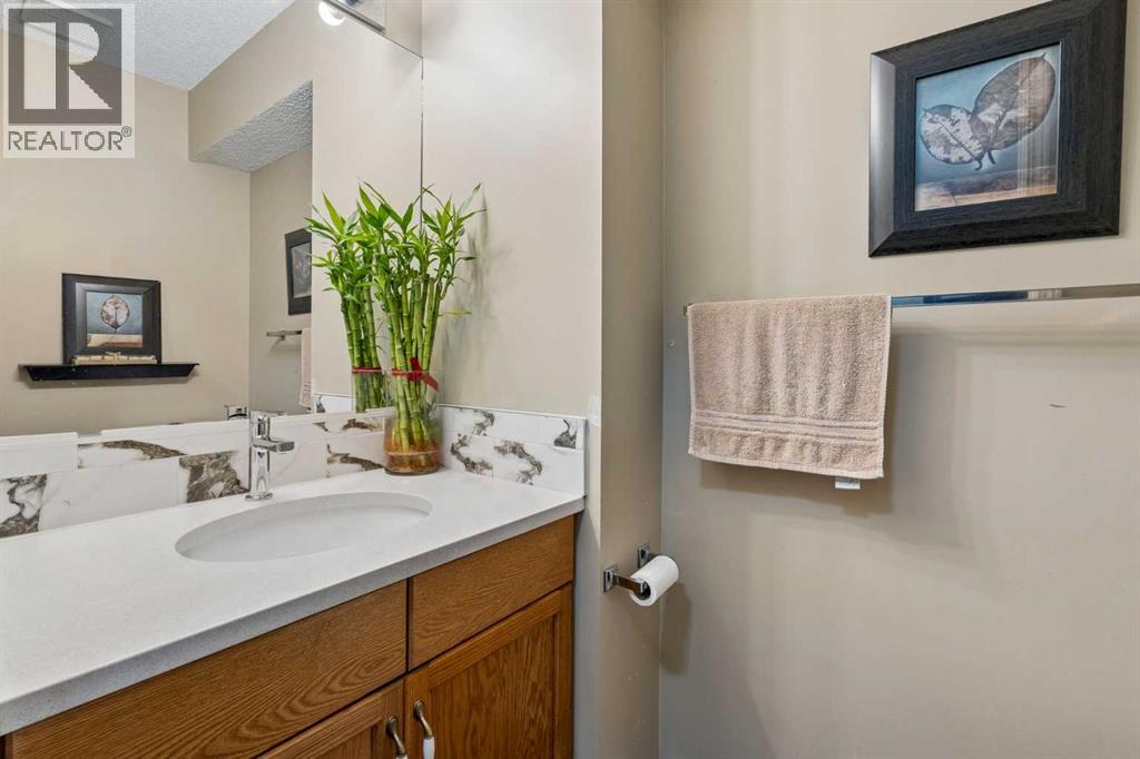 100 Applemont Close Se Property Photo 14