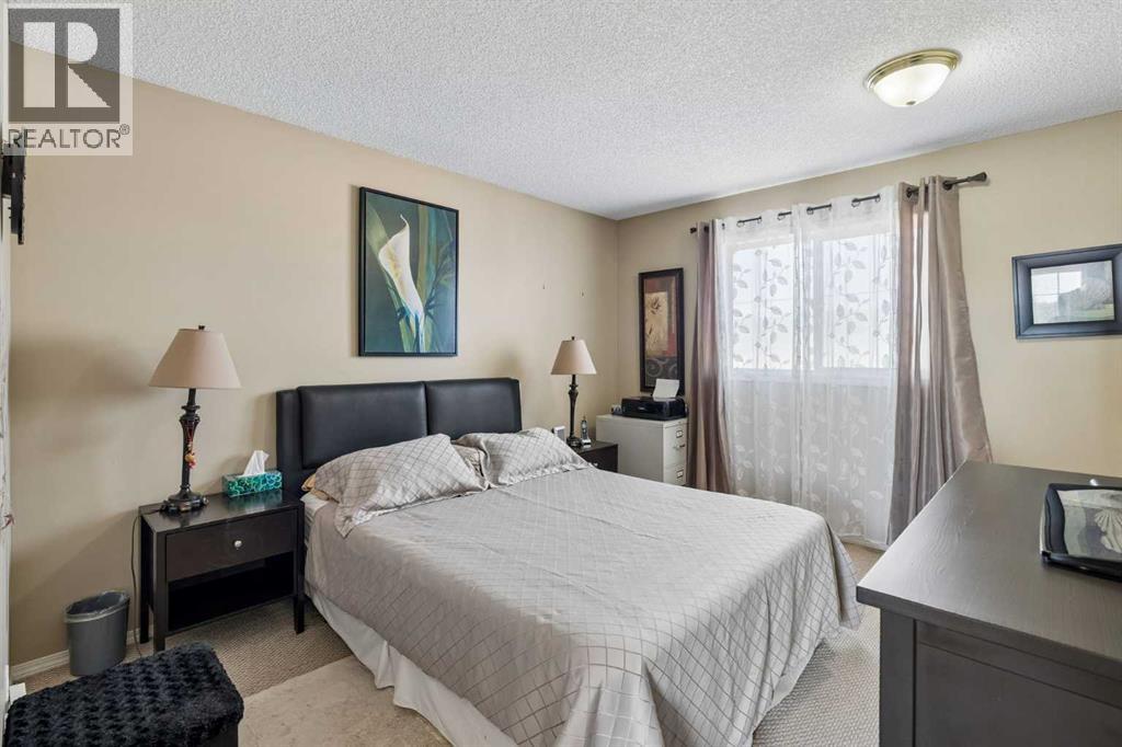 100 Applemont Close Se Property Photo 15