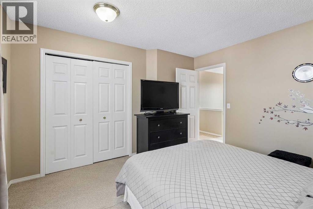 100 Applemont Close Se Property Photo 16