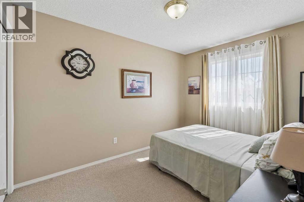 100 Applemont Close Se Property Photo 17