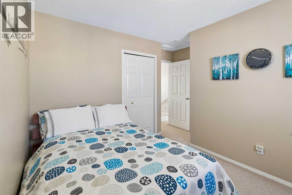 100 Applemont Close Se Property Photo 20