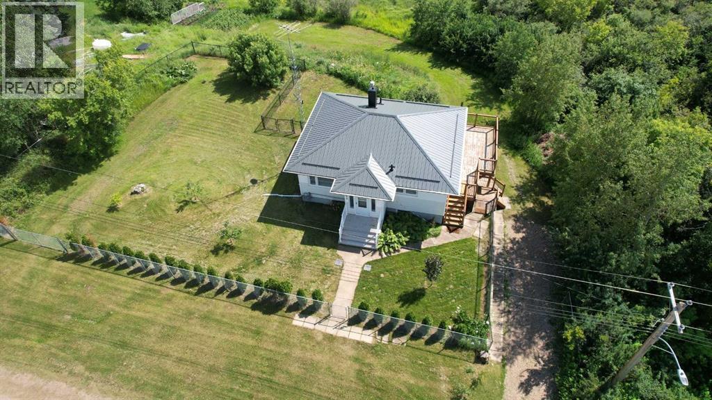 5005 47 Avenue Property Photo 1