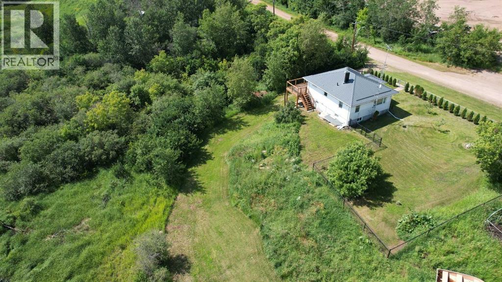 5005 47 Avenue Property Photo 2