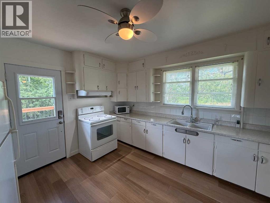 5005 47 Avenue Property Photo 14