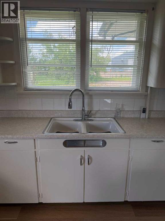 5005 47 Avenue Property Photo 19
