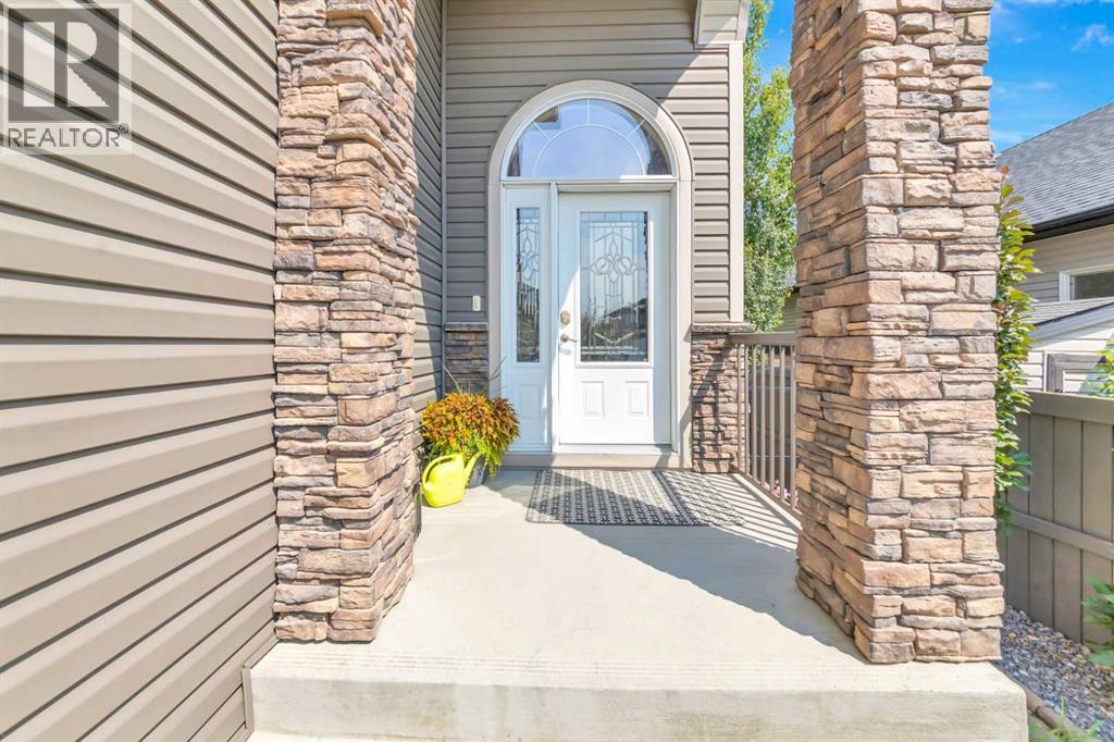 7416 29 Street Property Photo 2