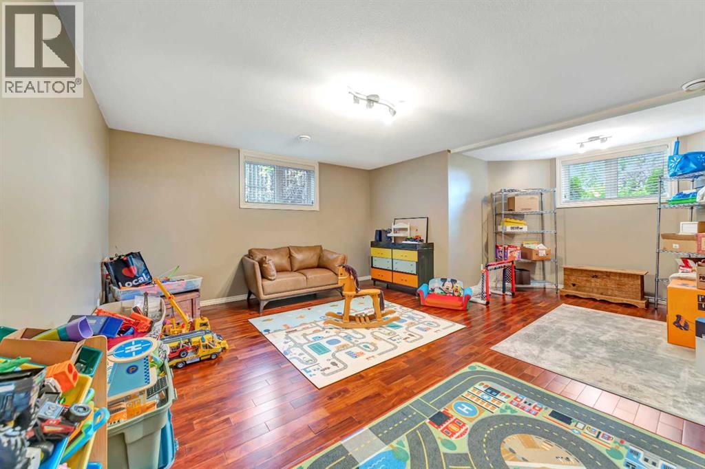 7416 29 Street Property Photo 35