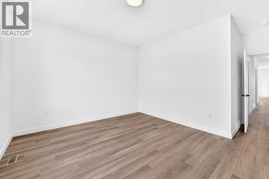121 Aztec Crescent Property Photo 18