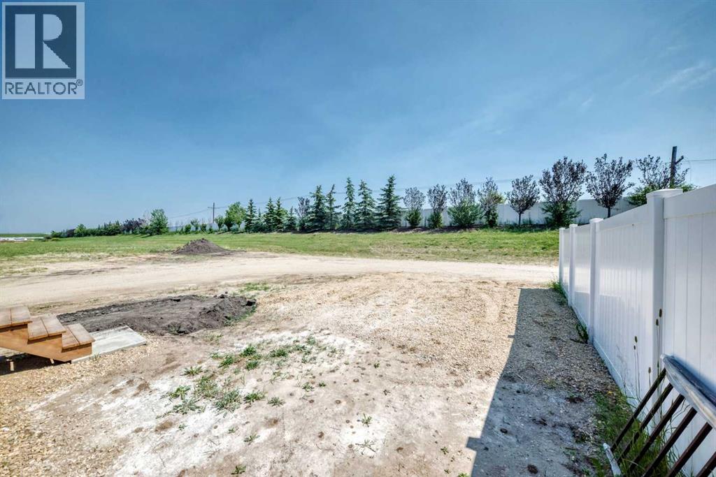 121 Aztec Crescent Property Photo 32