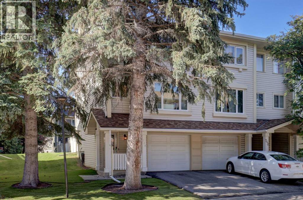 738 Queenston Terrace Se Property Photo 1