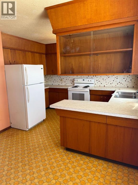 10140 105 Street Property Photo 4
