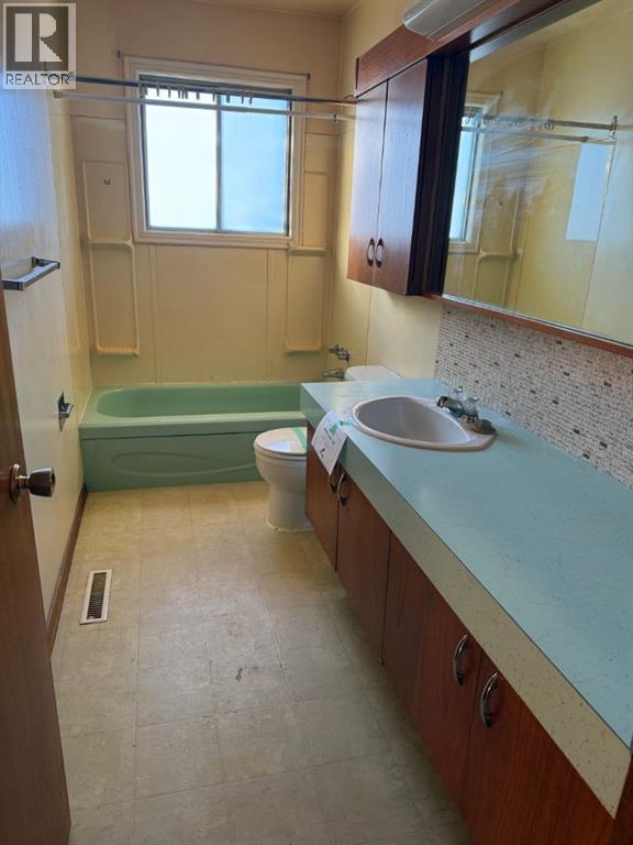 10140 105 Street Property Photo 6
