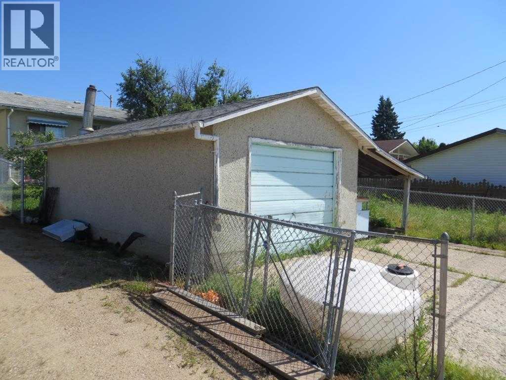 10140 105 Street Property Photo 15