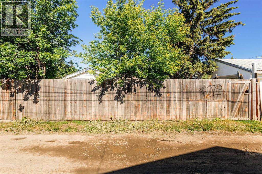 1831 43 Street Se Property Photo 10