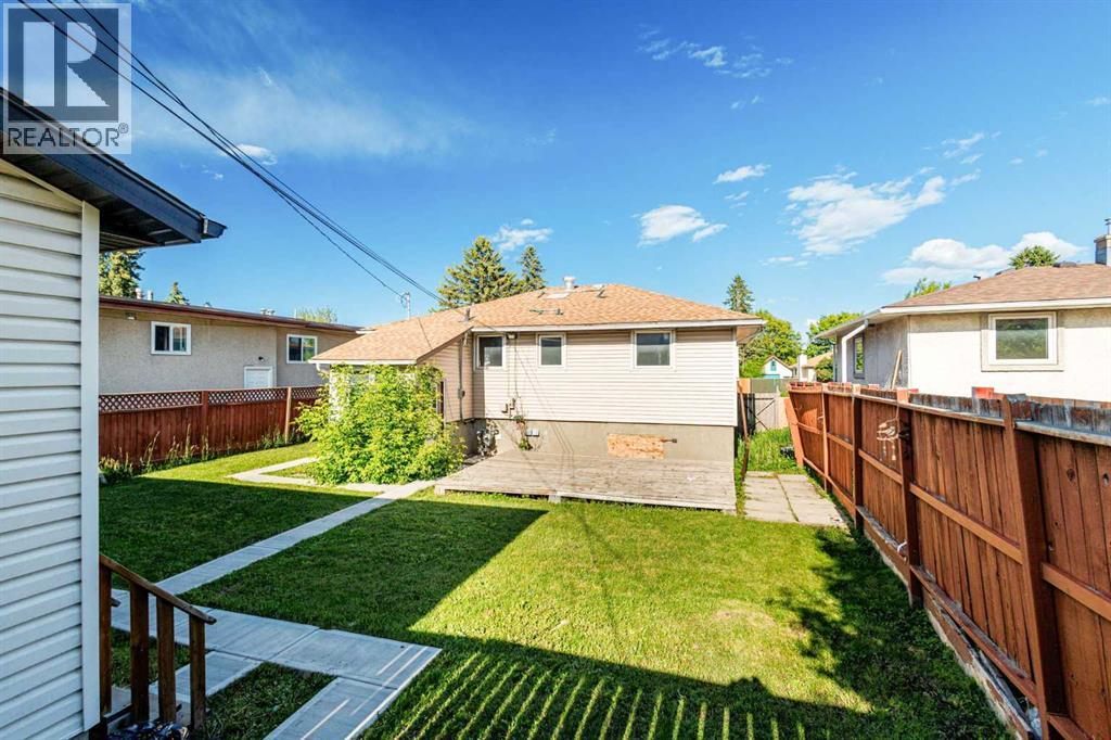 1827 43 Street Se Property Photo 5