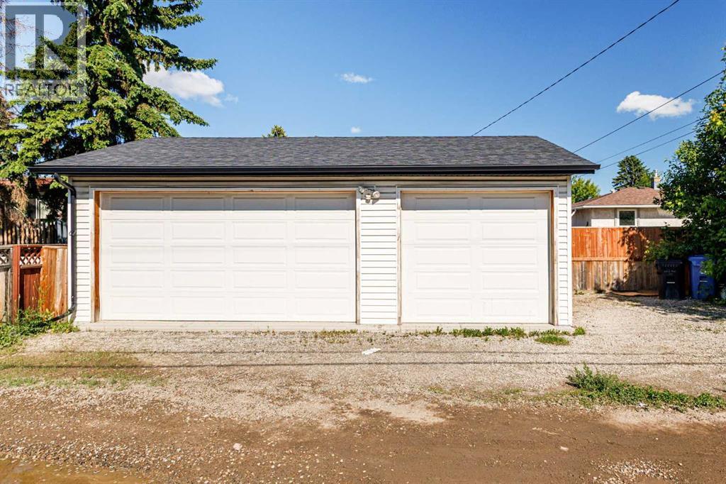 1827 43 Street Se Property Photo 6
