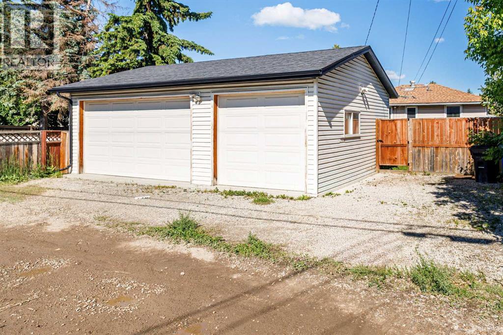 1827 43 Street Se Property Photo 7