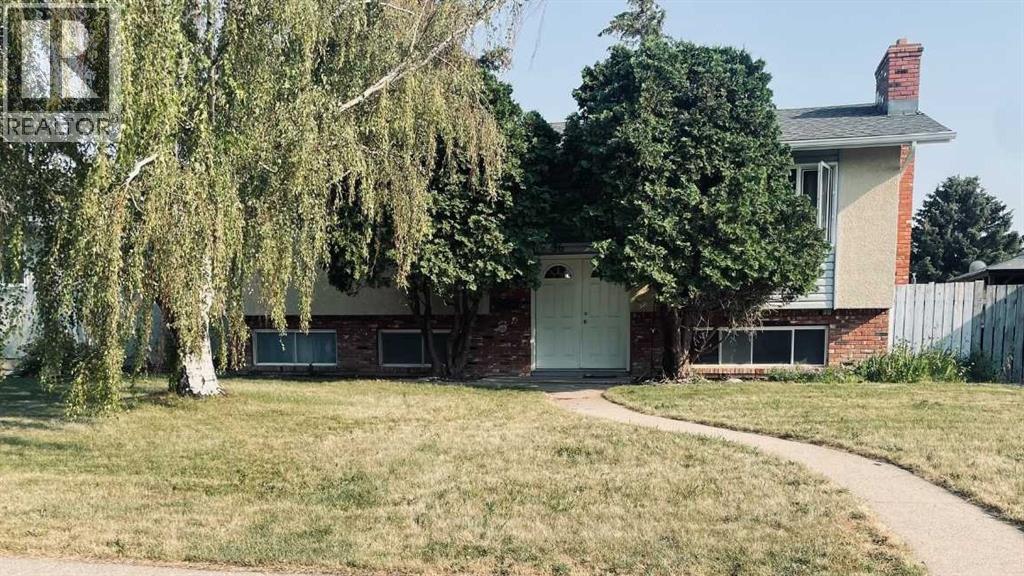 36 Park Meadows Boulevard N Property Photo 1