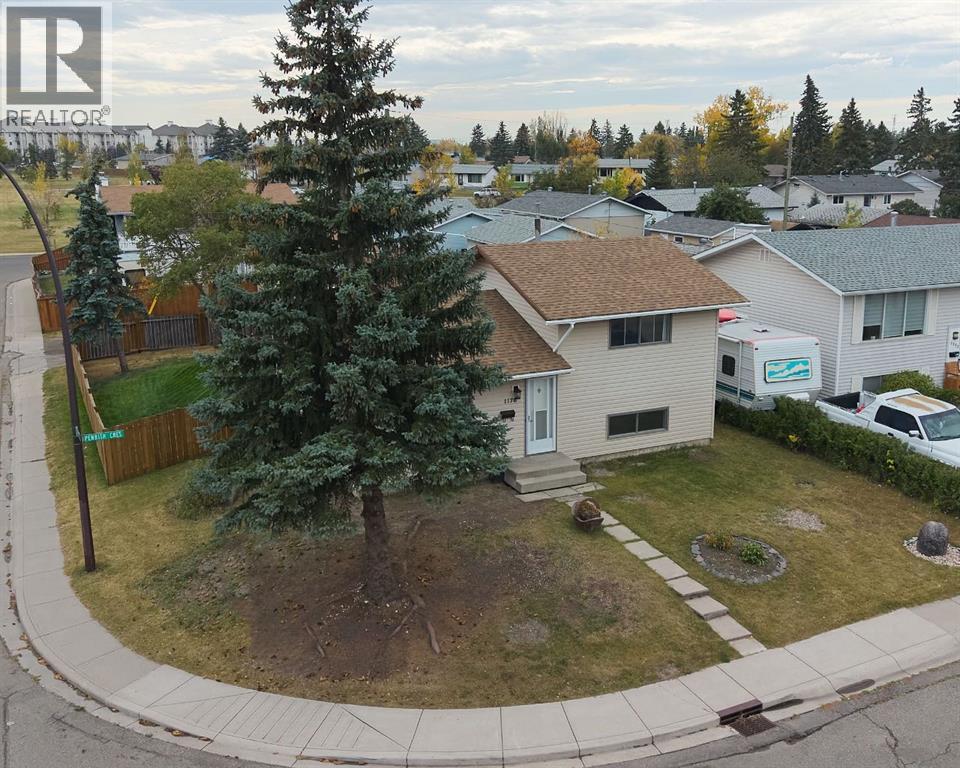 1176 Penrith Crescent Se Property Photo 1