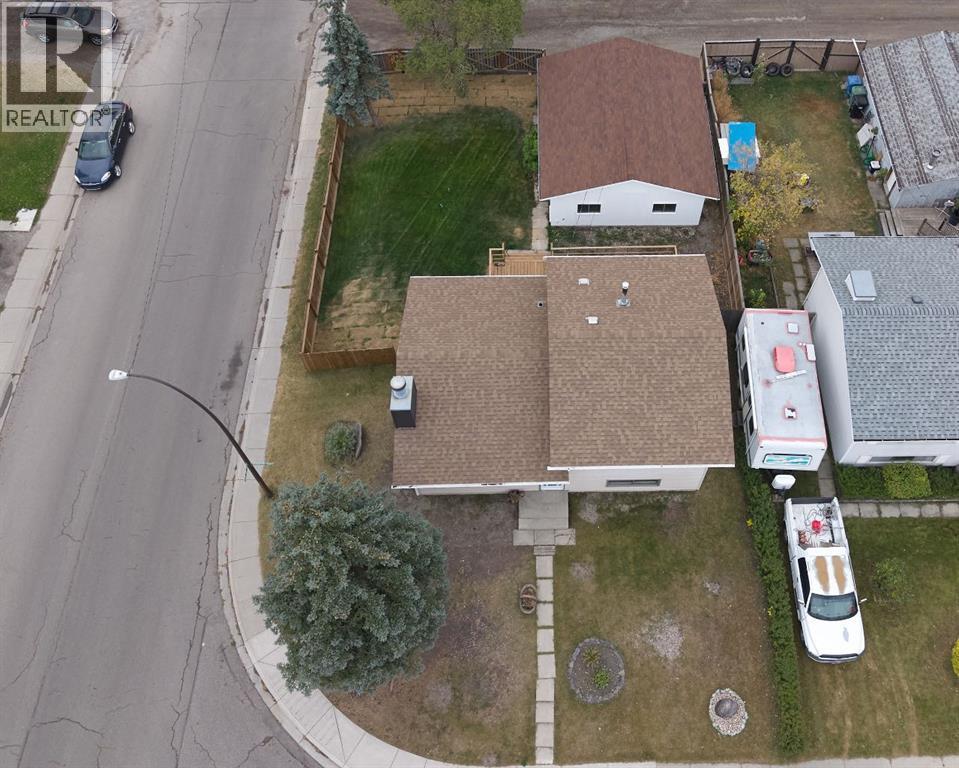 1176 Penrith Crescent Se Property Photo 2