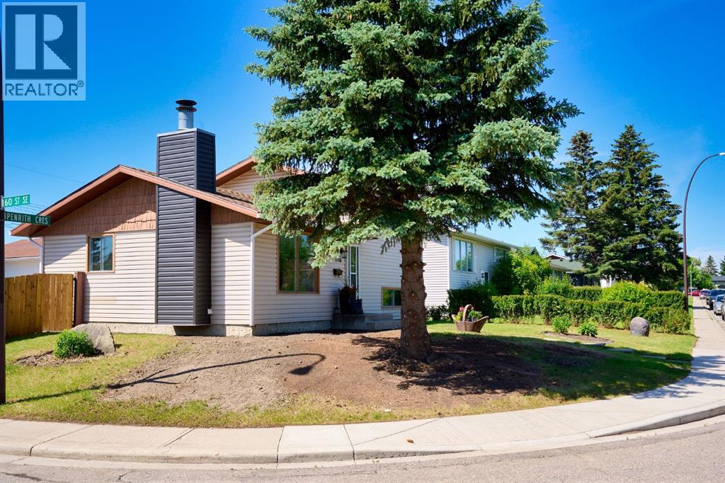 1176 Penrith Crescent Se Property Photo 3