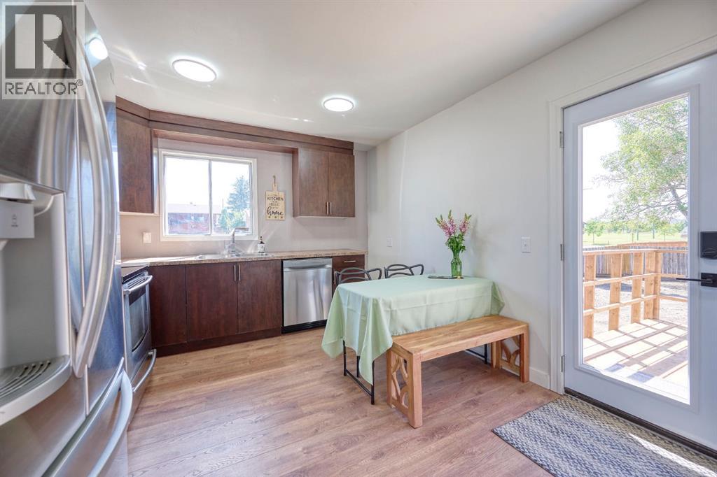 1176 Penrith Crescent Se Property Photo 6