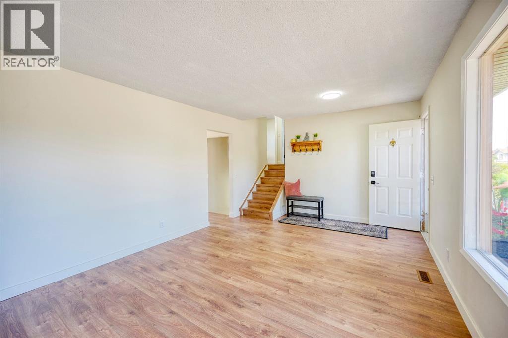1176 Penrith Crescent Se Property Photo 10