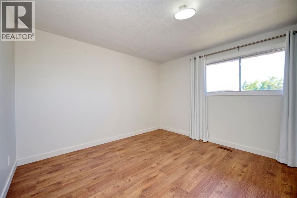 1176 Penrith Crescent Se Property Photo 11