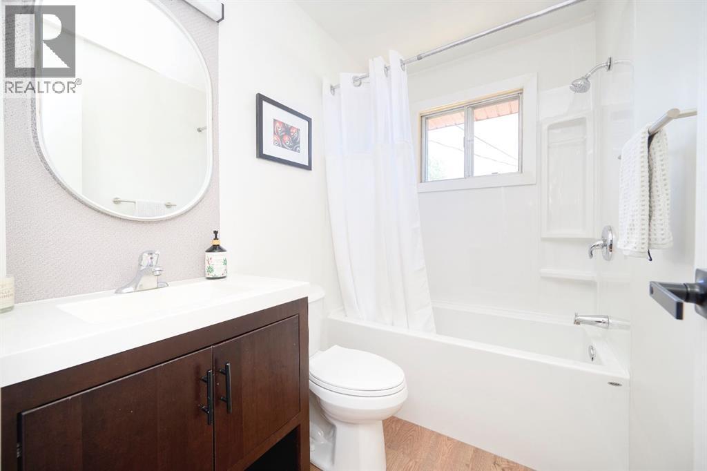 1176 Penrith Crescent Se Property Photo 14