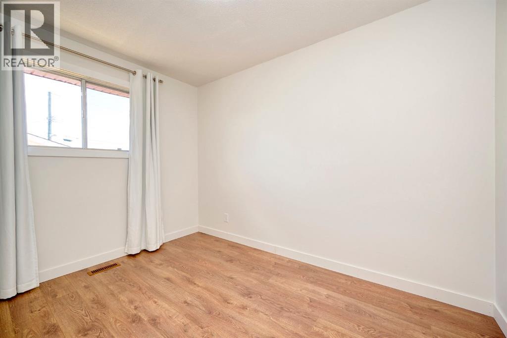 1176 Penrith Crescent Se Property Photo 15