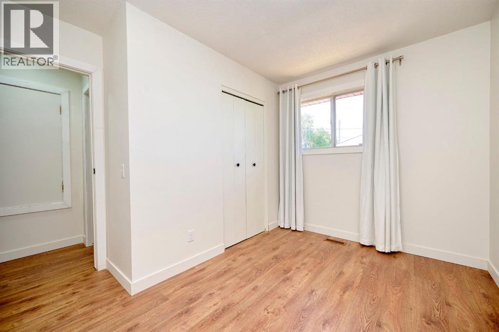 1176 Penrith Crescent Se Property Photo 16