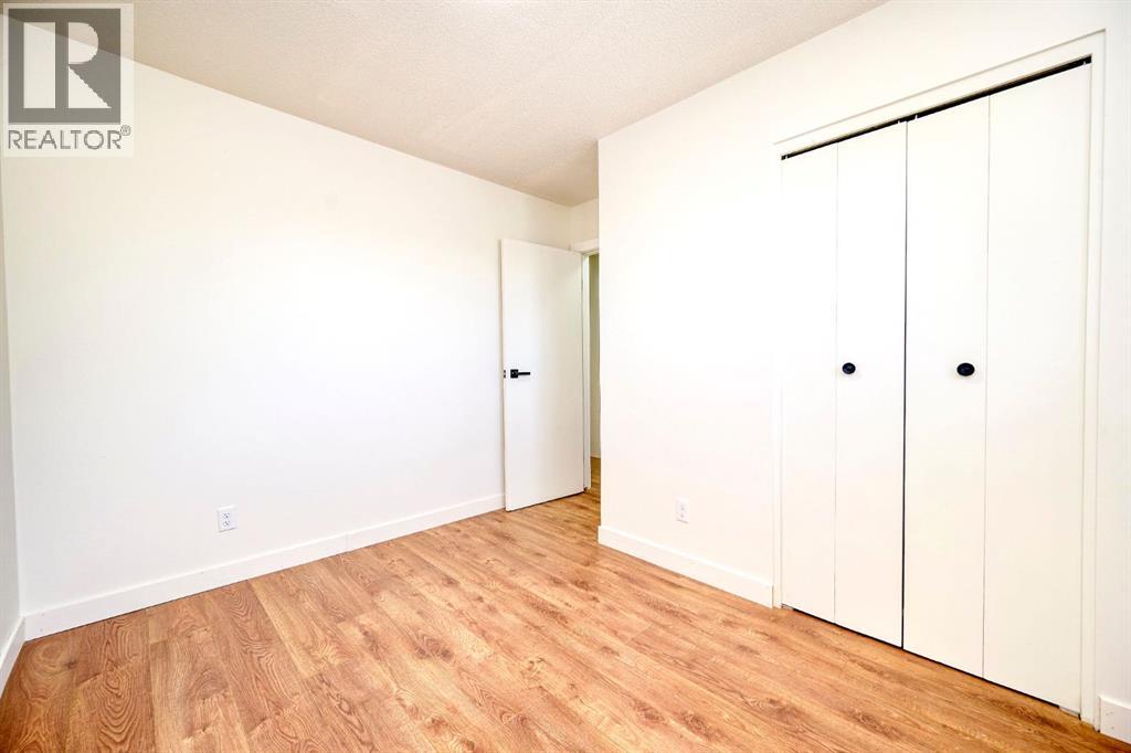 1176 Penrith Crescent Se Property Photo 17